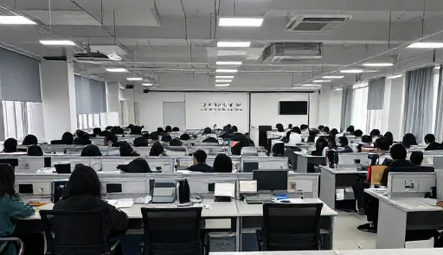 教育软件应用的培训体系构建与适用条件分析