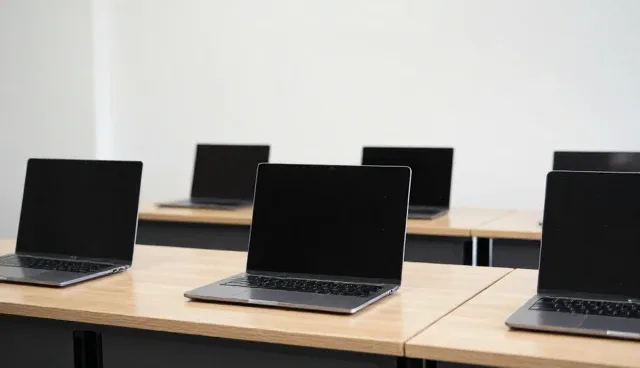 技术开发运维策略如何影响产品稳定性？
