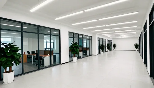 广州建网站：自建与外包两种做法的对比与取舍