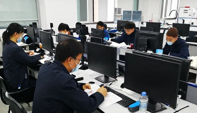 技术整合过程中如何选择合适的技术方案？