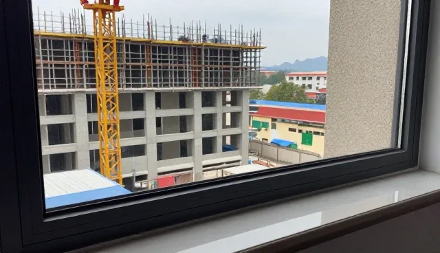 物流配送网络建设：集中式与分散式布局的取舍