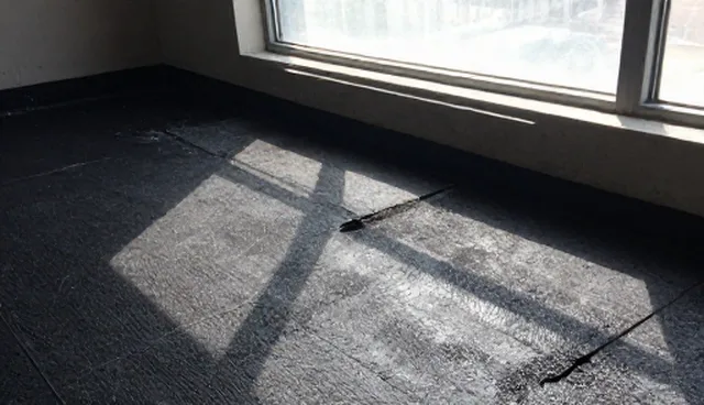 旧屋面翻新材料选择与施工难点分析