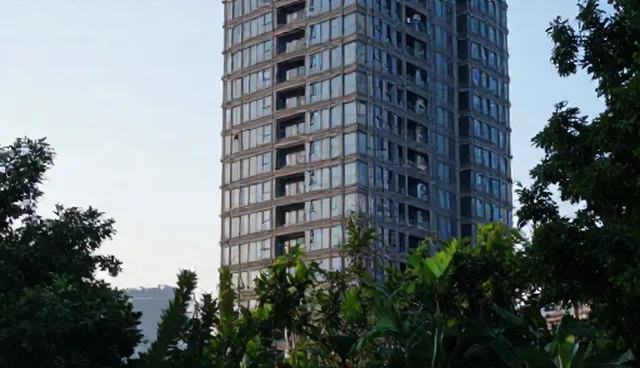 商务西装套装生产加工型与定制型的取舍对比