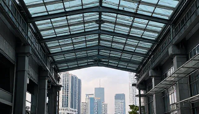 行业分类检索：支持按区域的两种做法对比与取舍