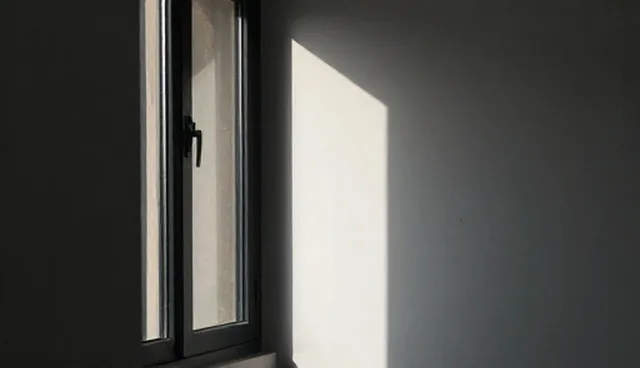 商务沟通中，选择有效策略的对比与实际取舍