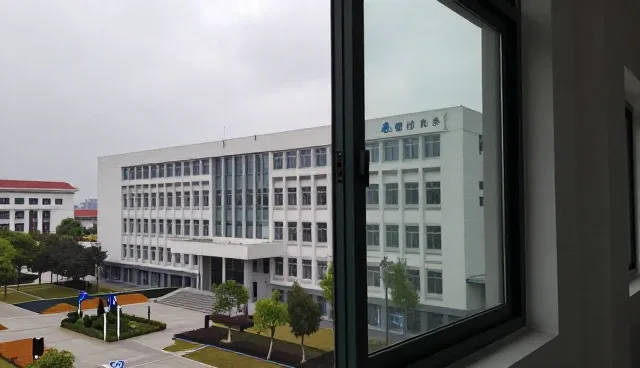 开荒保洁清洁标准：两种做法的实际取舍