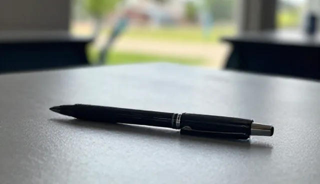 商务信息咨询的两种做法对比及其适用条件分析